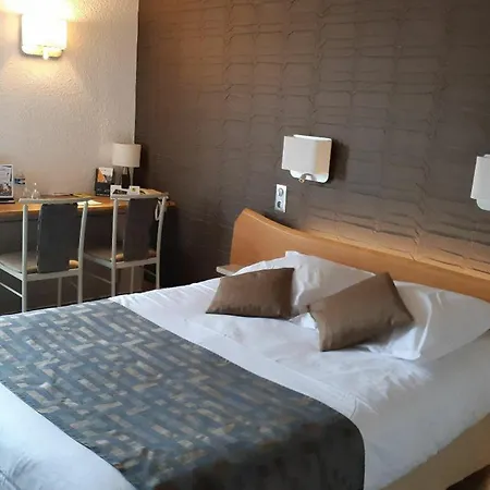 Logis Le Cheval Rouge Hotel