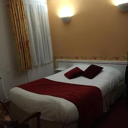 Logis Le Cheval Rouge Hotel 3*