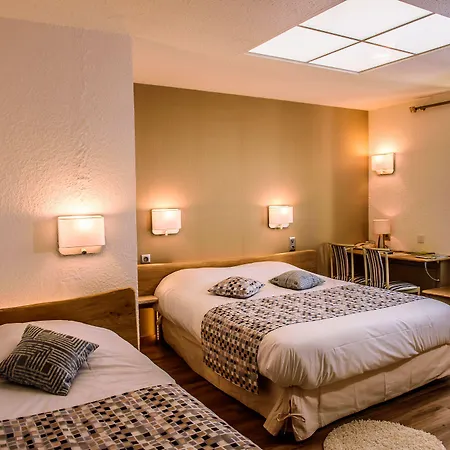 Hotel Logis Le Cheval Rouge 3*