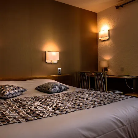 Hotel Logis Le Cheval Rouge 3*