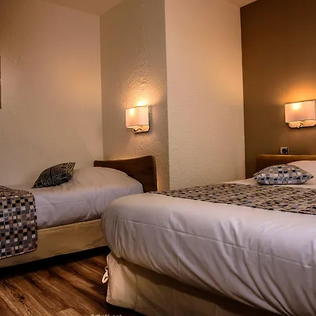 Logis Le Cheval Rouge Hotel 3*
