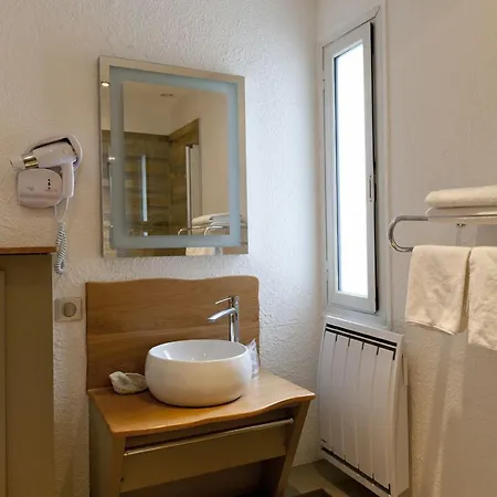 Logis Le Cheval Rouge Hotel 3*