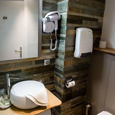 Hotel Logis Le Cheval Rouge 3*