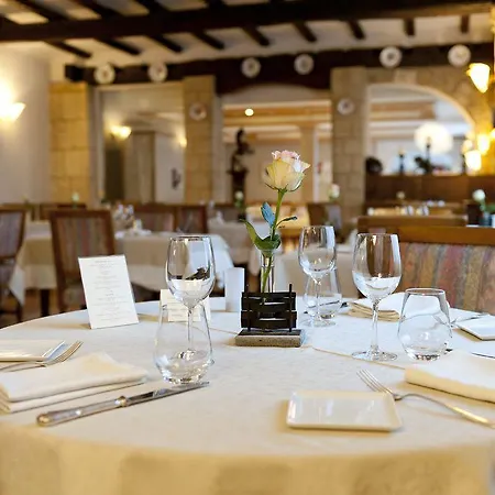 Logis Le Cheval Rouge Hotel Sainte-Menehould