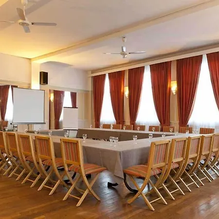 Hotel Logis Le Cheval Rouge Sainte-Menehould