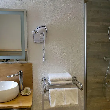 Logis Le Cheval Rouge ホテル