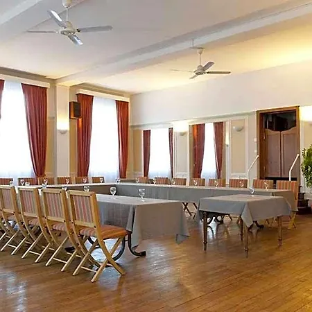 Hotel Logis Le Cheval Rouge 3*