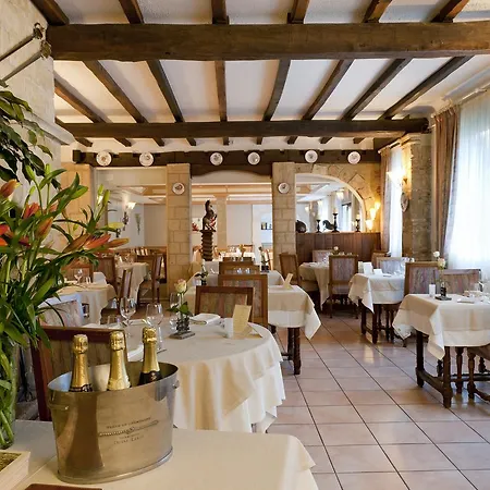 Hotel Logis Le Cheval Rouge