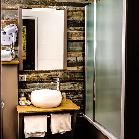 Hotel Logis Le Cheval Rouge