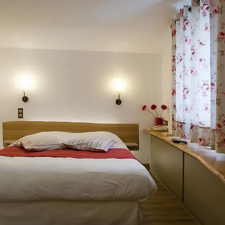 Hotel Logis Le Cheval Rouge