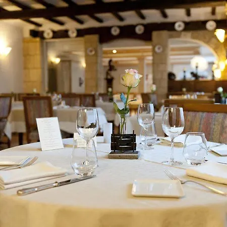 Le Cheval Rouge Hotel
