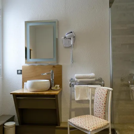 Logis Le Cheval Rouge 3* サント・ムヌー