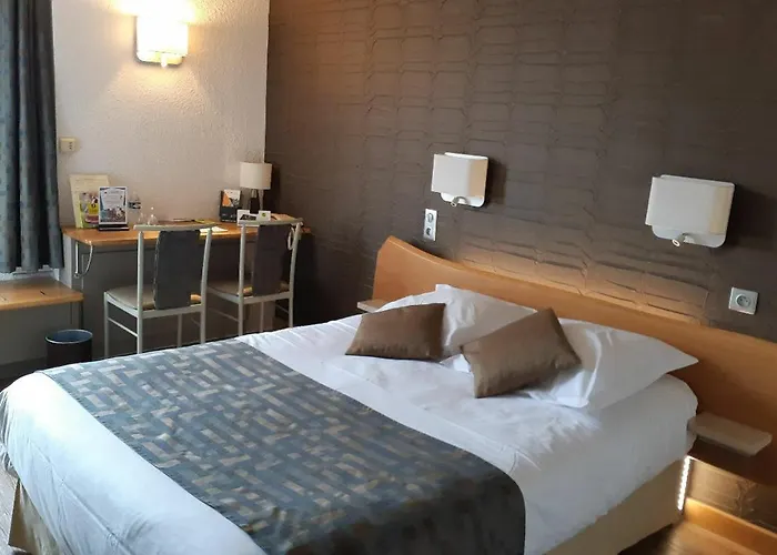 Logis Le Cheval Rouge Hotel