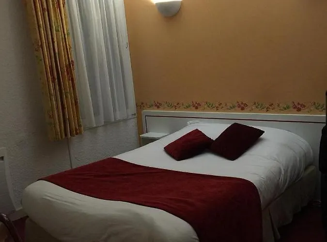 Logis Le Cheval Rouge Hotel 3*