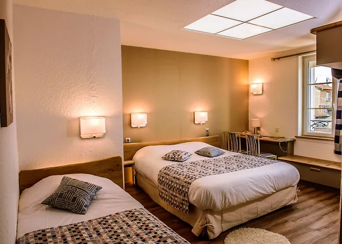 Hotel Logis Le Cheval Rouge 3*