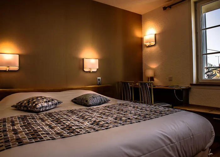 Hotel Logis Le Cheval Rouge 3*