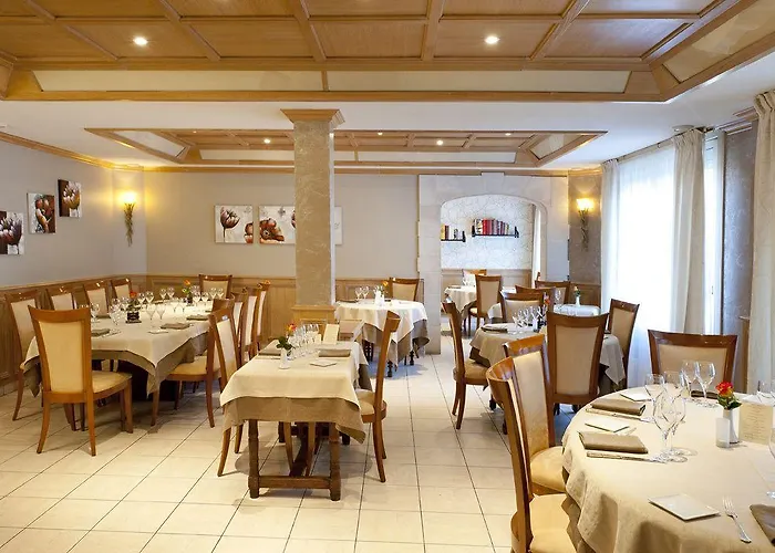 Logis Le Cheval Rouge Hotel