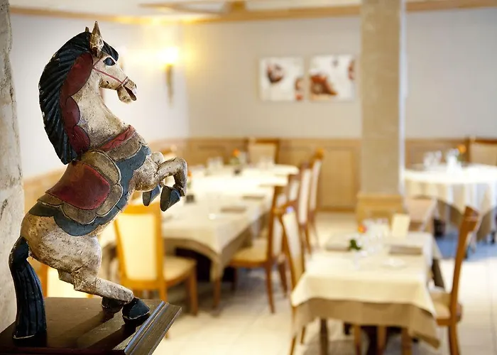 Logis Le Cheval Rouge Hotel