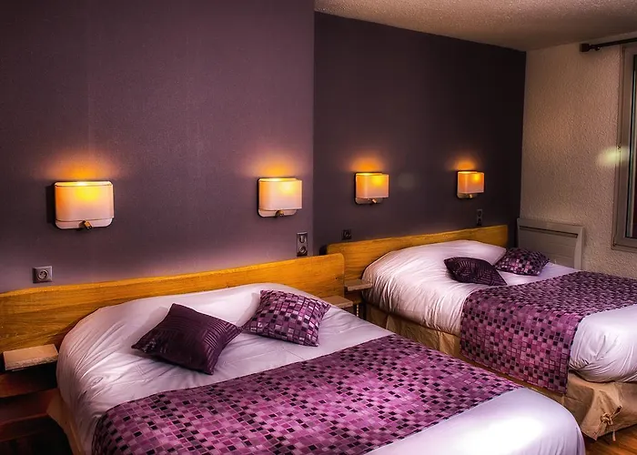 Hotel Logis Le Cheval Rouge 3*