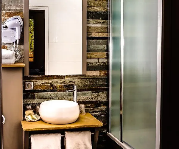 Hotel Logis Le Cheval Rouge