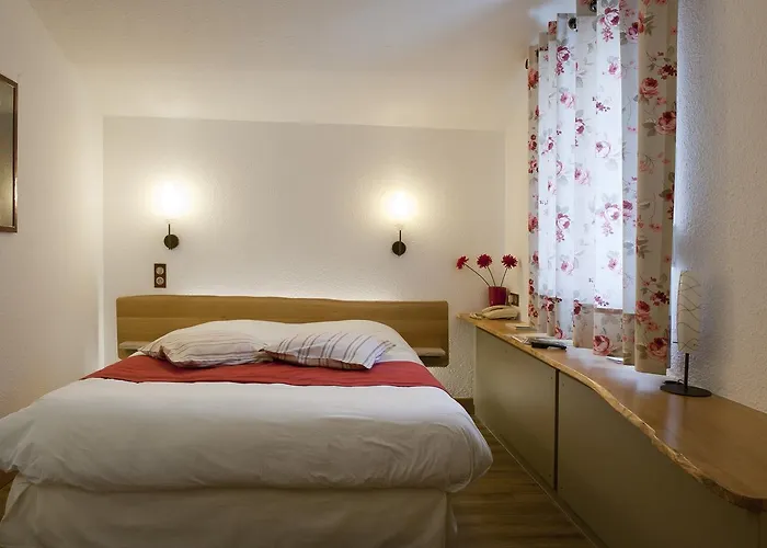 Hotel Logis Le Cheval Rouge