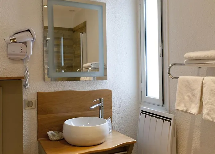 Hotel Logis Le Cheval Rouge